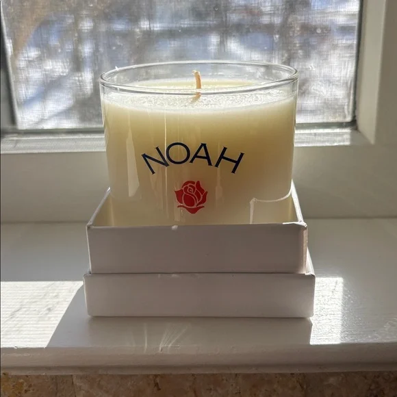 Noah NYC Cream Scented Candle - Picture 2 of 4